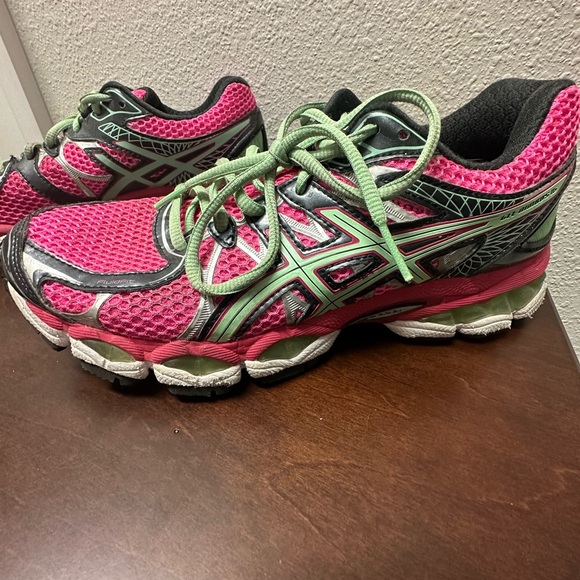 Good used condition ASICS running shoes - Picture 2 of 2